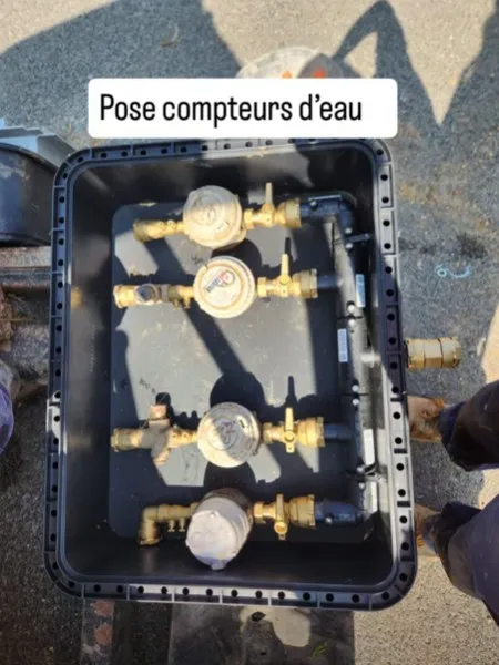 Pose d'un compteur d'eau pour une maison en construction à Salernes, Carcès, MKLD