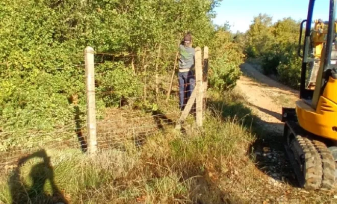 Remplacement et pose d'un grillage rigide à Régusse, Carcès, MKLD